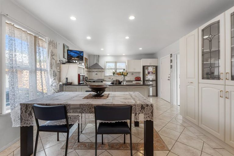 Photo of property in 10 Brains Road, Kelston, Auckland, 0602