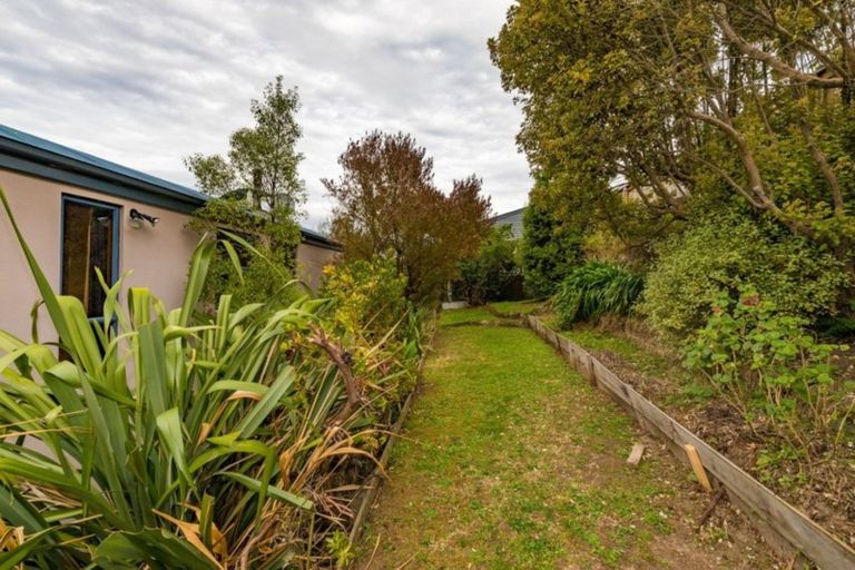 Photo of property in 37 Cornwall Road, Lyttelton, 8082