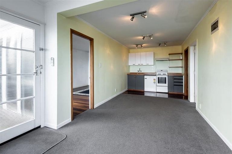 Photo of property in 118 Kelburn Parade, Kelburn, Wellington, 6012
