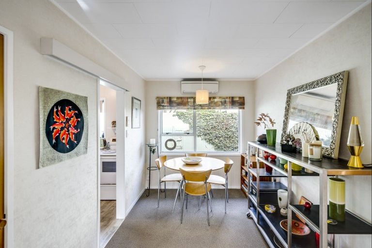 Photo of property in 2/512 Fitzroy Avenue, Hastings, 4122