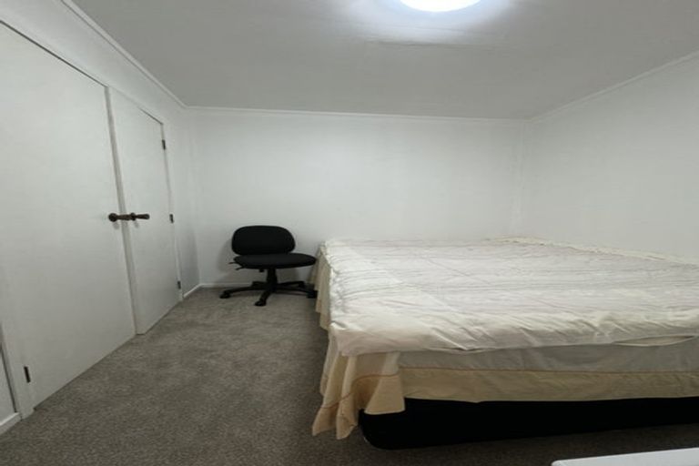 Photo of property in 2/38 Ballater Place, Highland Park, Auckland, 2010