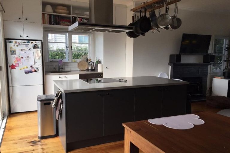 Photo of property in 1/163 Mokoia Road, Birkenhead, Auckland, 0626