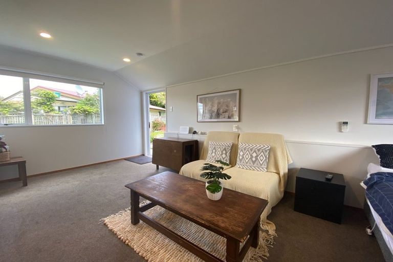 Photo of property in 32 Avalon Crescent, Fernhill, Queenstown, 9300