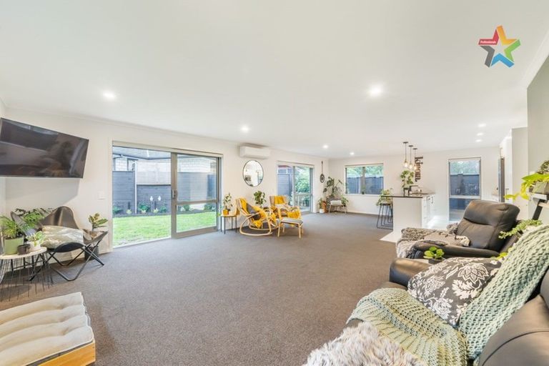 Photo of property in 2 Mooring Close, Whitby, Porirua, 5024