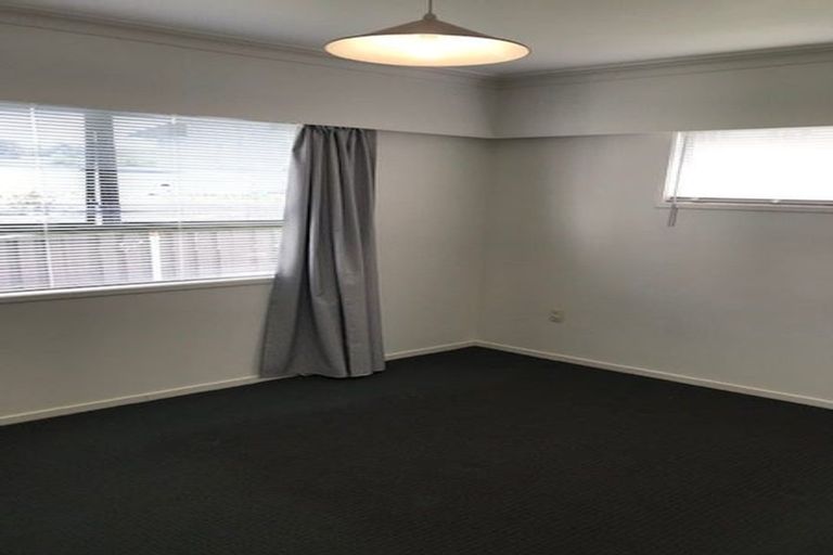 Photo of property in 1/52 Seaview Road, Castor Bay, Auckland, 0620