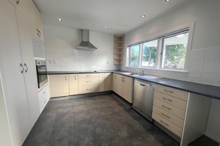 Photo of property in 13 Abel Tasman Avenue, Henderson, Auckland, 0610