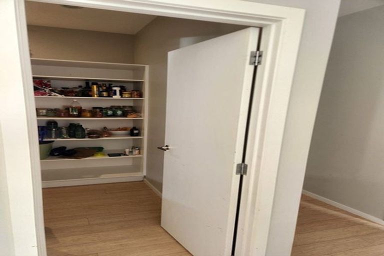 Photo of property in 18 Skipjack Pass, Silverdale, 0932