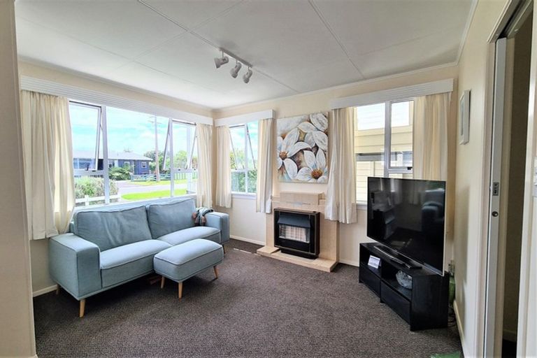 Photo of property in 18 Gisborne Terrace, Opunake, 4616