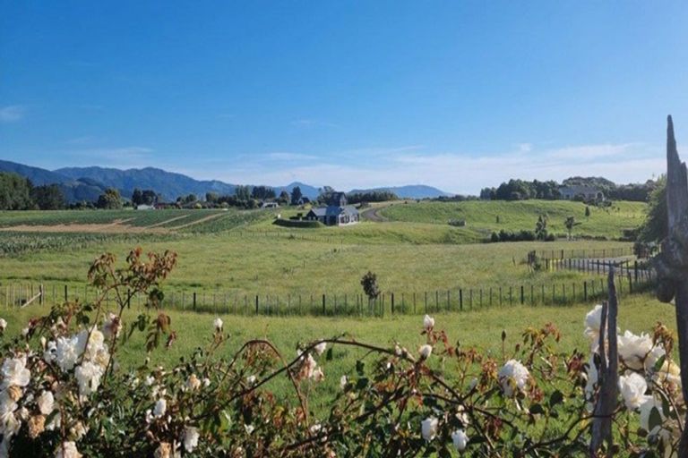 Photo of property in 9 Waipuna Grove, Levin, 5571