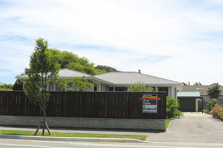 Photo of property in 109 Wainoni Road, Avondale, Christchurch, 8061