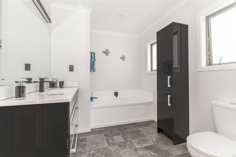 Photo of property in 11 Deptford Lane, Whitby, Porirua, 5024