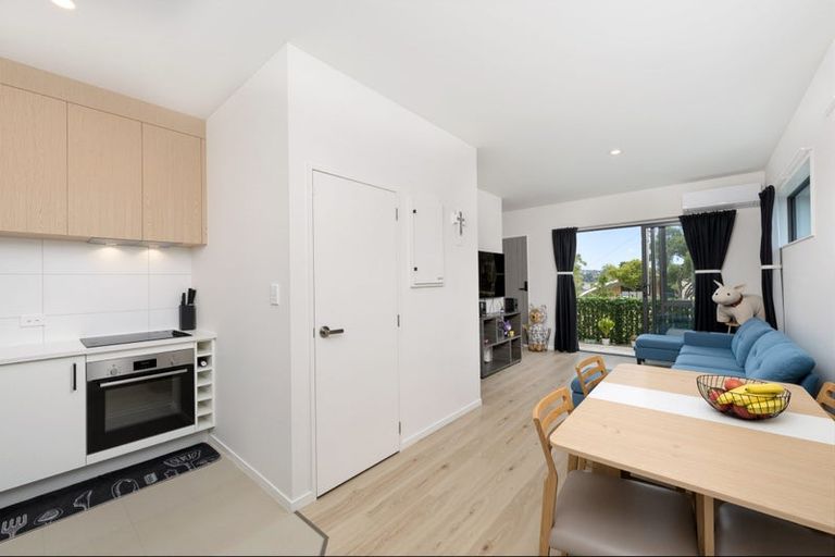 Photo of property in 2/35 Renata Crescent, Te Atatu Peninsula, Auckland, 0610