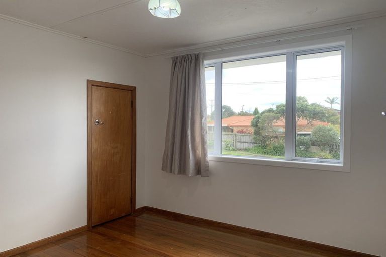 Photo of property in 1/204 Sturges Road, Henderson, Auckland, 0612