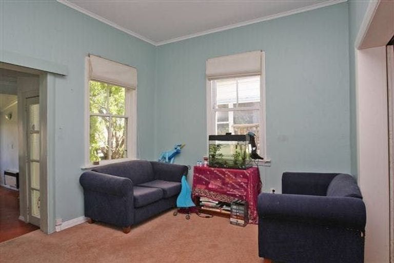 Photo of property in 6 Picton Avenue, Newtown, Wellington, 6021