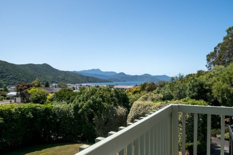 Photo of property in 18 Moana View Road, Waikawa, Picton, 7220