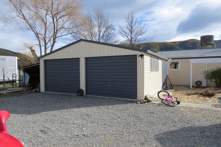 Photo of property in 76 Hakataramea Highway, Waimate, 7977
