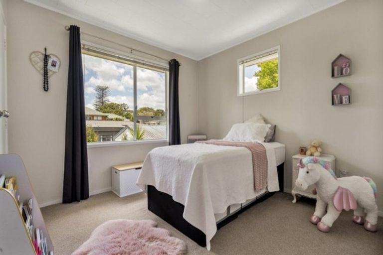 Photo of property in 2/15 Sherie Place, Howick, Auckland, 2014