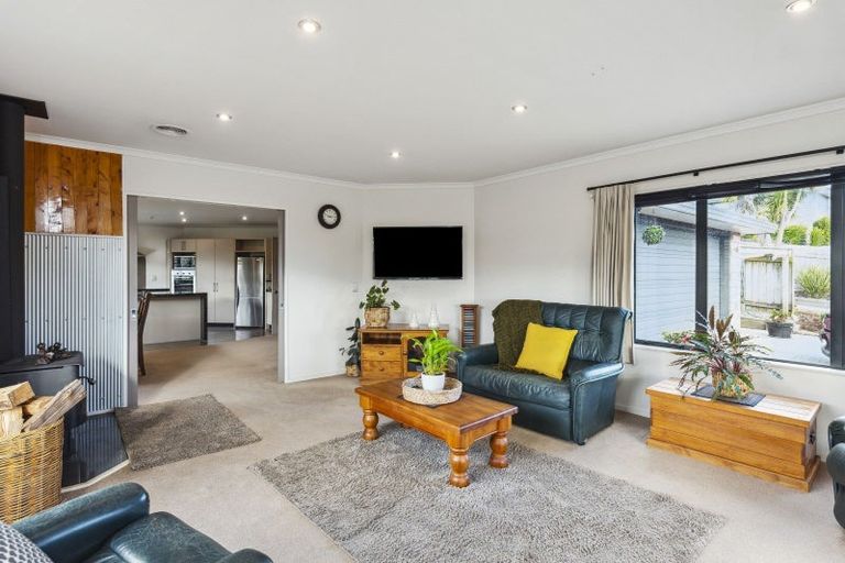 Photo of property in 5 Lambert Way, Paraparaumu, 5032