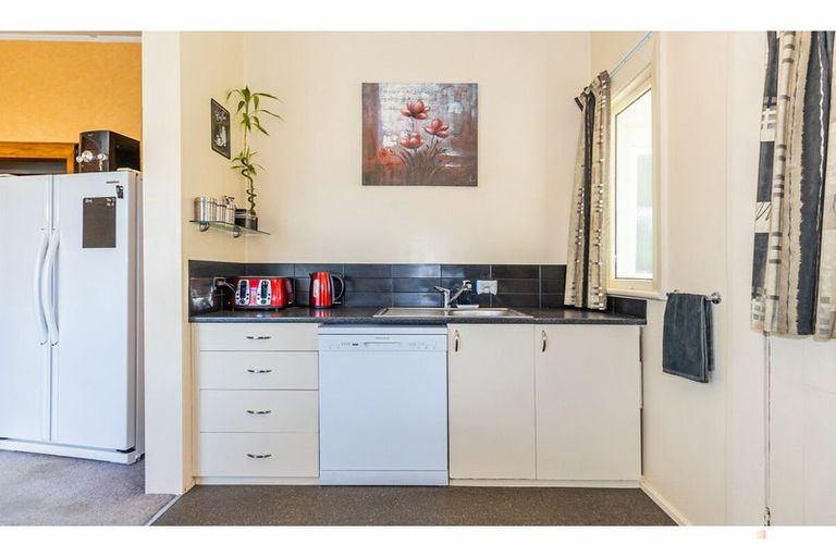 Photo of property in 64 Belt Street, Waimate, 7924