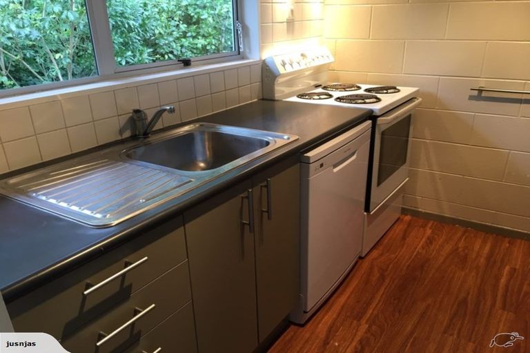 Photo of property in 4/49 Maungaraki Road, Korokoro, Lower Hutt, 5012