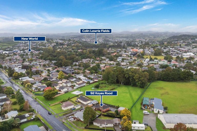 Photo of property in 92 Kayes Road, Pukekohe, 2120