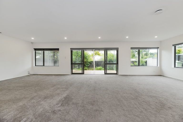 Photo of property in 18b Riverpark Crescent, Henderson, Auckland, 0610