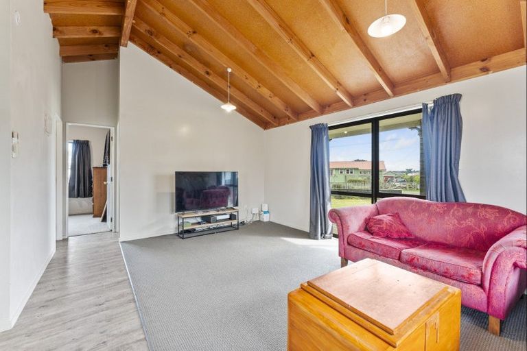 Photo of property in 27 Ruanui Street, Himatangi Beach, Foxton, 4891