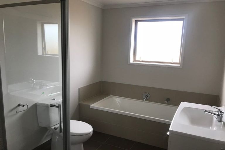 Photo of property in 19 Perla Road, Pukekohe, 2120