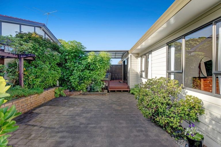 Photo of property in 18 Kennedy Avenue, Forrest Hill, Auckland, 0620