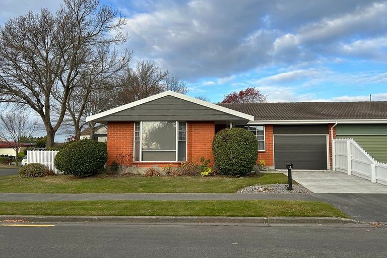 Photo of property in 1/1 Manson Place, Russley, Christchurch, 8042