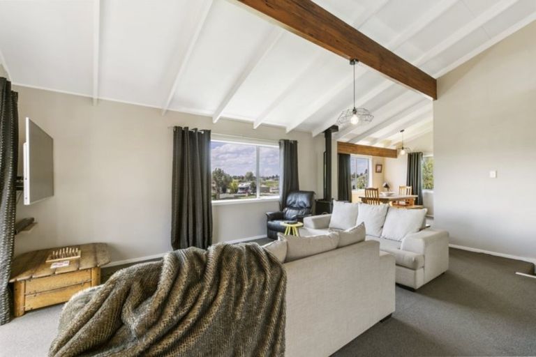 Photo of property in 1 Waitawa Place, Lynmore, Rotorua, 3010