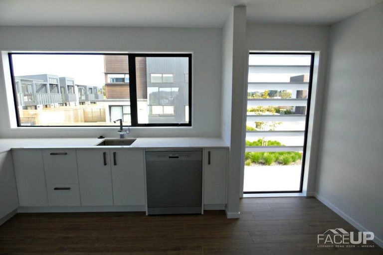 Photo of property in 4 Carder Court, Hobsonville, Auckland, 0618