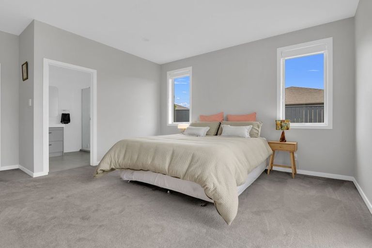 Photo of property in 14 Aporo Drive, Kumeu, 0810