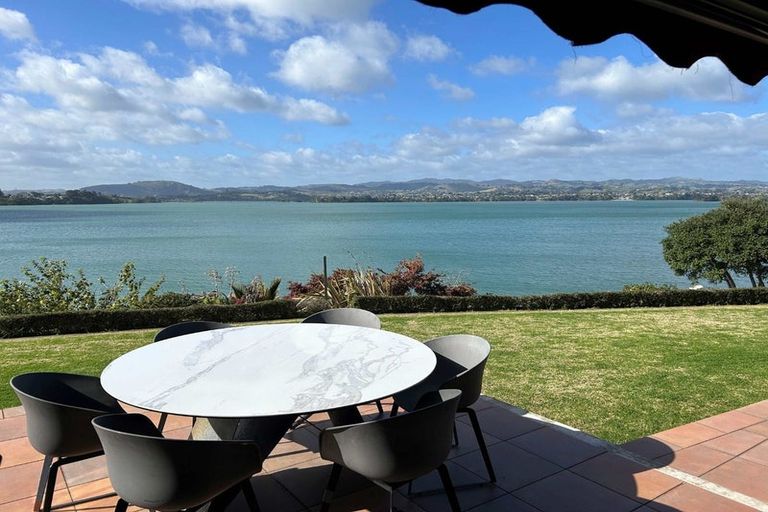Photo of property in 240 Devonport Road, Tauranga, 3110