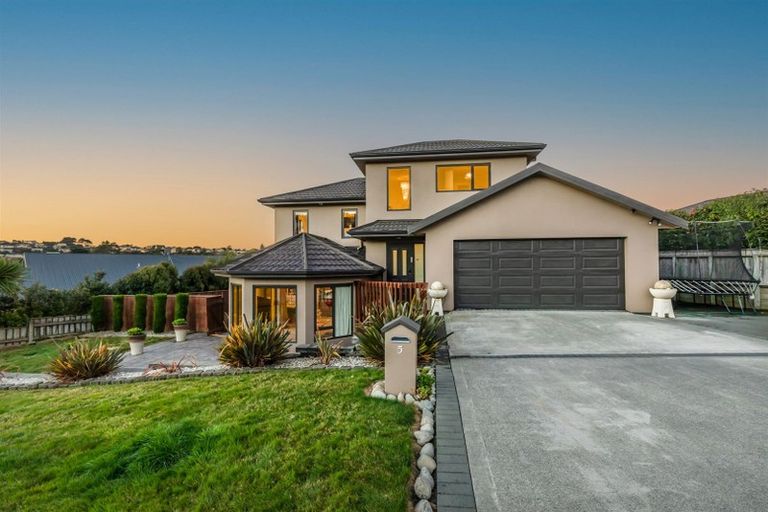 Photo of property in 5 Dusky Crescent, Aotea, Porirua, 5024