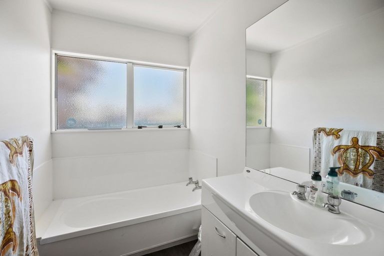 Photo of property in 30b Yeats Crescent, Fairfield, Hamilton, 3214