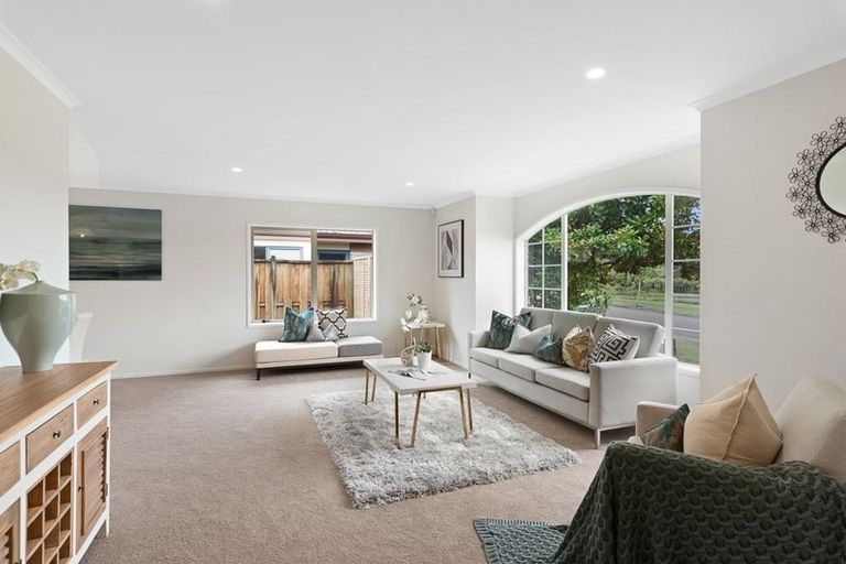 Photo of property in 54 Hillwell Drive, Henderson, Auckland, 0612