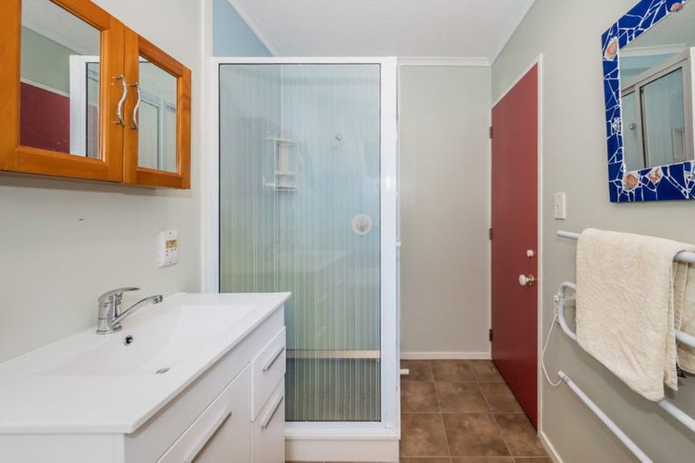 Photo of property in 12 Tobys Way, Waikanae Beach, Waikanae, 5036