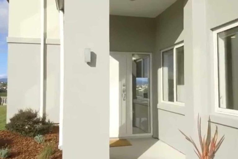 Photo of property in 12 Kahurangi Heights, Aotea, Porirua, 5024