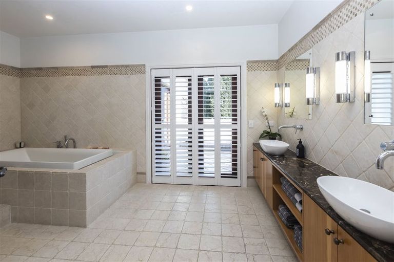 Photo of property in 87 Merivale Lane, Merivale, Christchurch, 8014