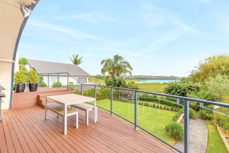 Photo of property in 48 Renata Crescent, Te Atatu Peninsula, Auckland, 0610