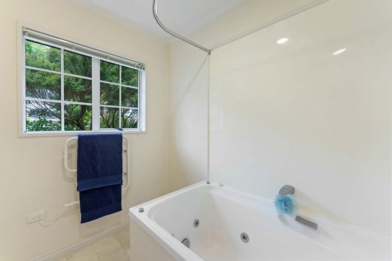 Photo of property in 105 Winara Avenue, Waikanae, 5036