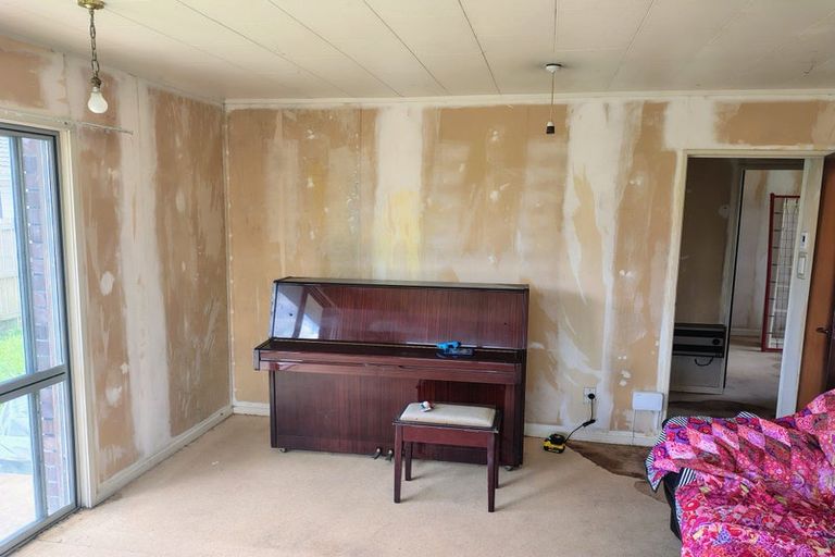 Photo of property in 2/37 Blacklock Avenue, Henderson, Auckland, 0612