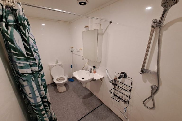 Photo of property in 33 Omega Street, Newlands, Wellington, 6037