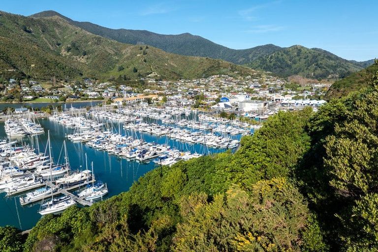 Photo of property in 37 Marina Drive, Waikawa, Picton, 7220