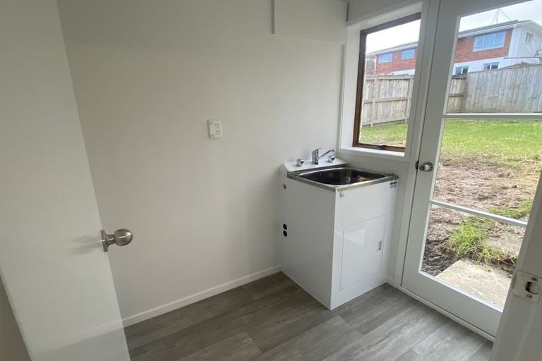 Photo of property in 2/31 Sandiacre Way, Browns Bay, Auckland, 0630