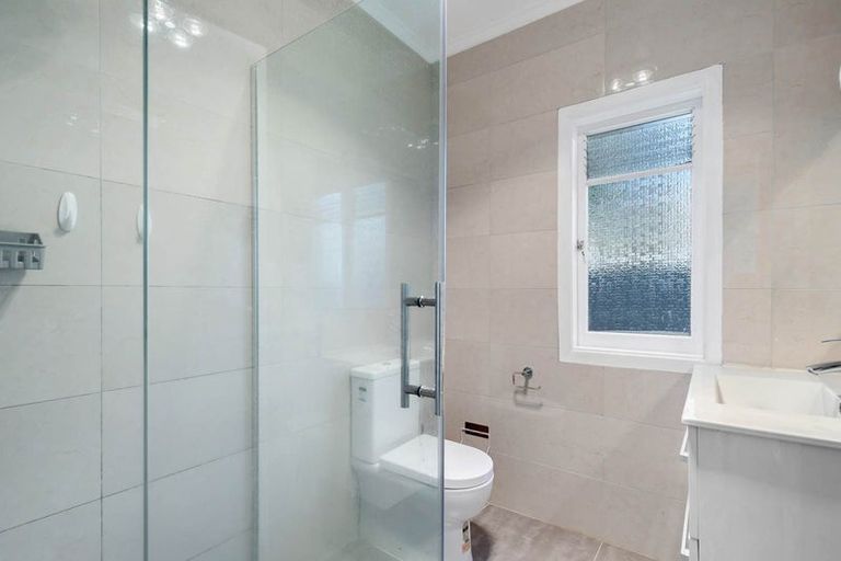 Photo of property in 11 Craigbank Avenue, New Lynn, Auckland, 0600