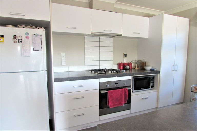 Photo of property in 15 Speldhurst Grove, Stokes Valley, Lower Hutt, 5019