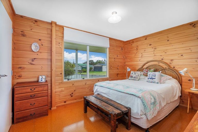Photo of property in 10 Martin Place, Cooks Beach, Whitianga, 3591