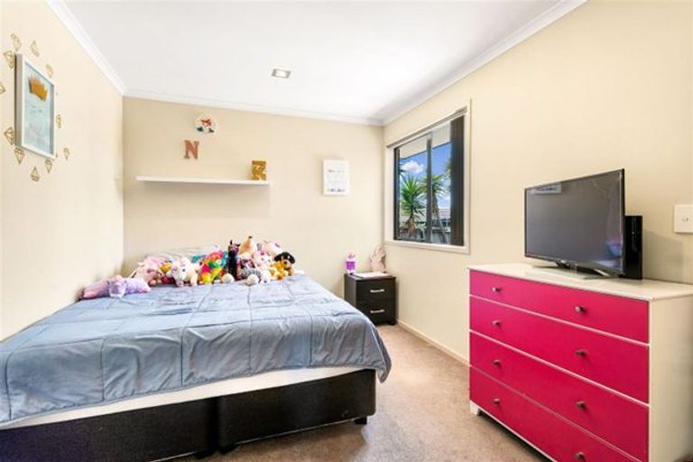 Photo of property in 70 South Kensington Way, Henderson, Auckland, 0612